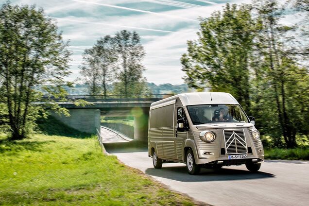 Citroen Jumper переделали в ретрофургон 50-х годов