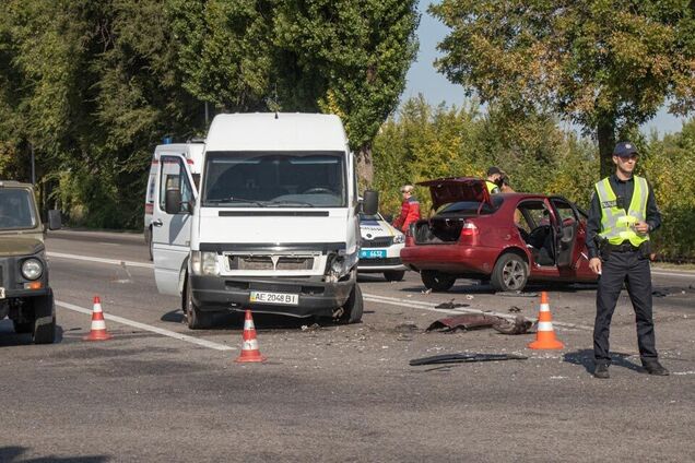 В Днепре произошло тройное ДТП, есть пострадавшие. Фото и видео