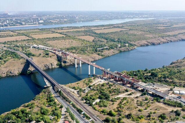 Будівництво мостів через Дніпро в Запоріжжі