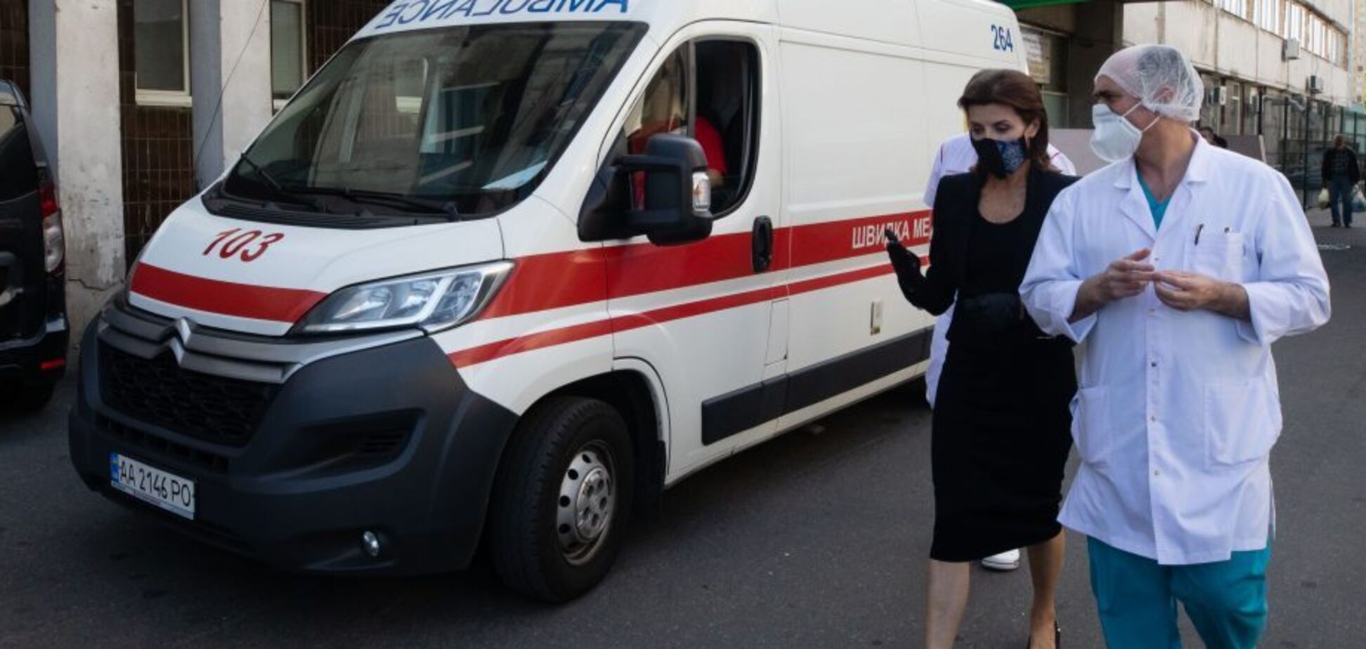 Марина Порошенка відвідала в лікарні Володимира Балуха. Фото: Європейська Солідарність