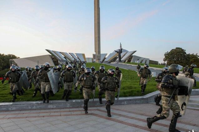 У Мінську силовики жорстко розганяли протестуючих