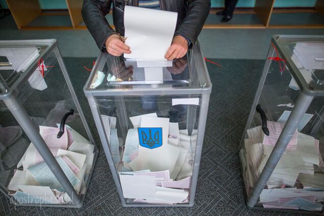 Накануне местных выборов в Днепре показали, как проходит избирательный процесс. Фото: Апостроф