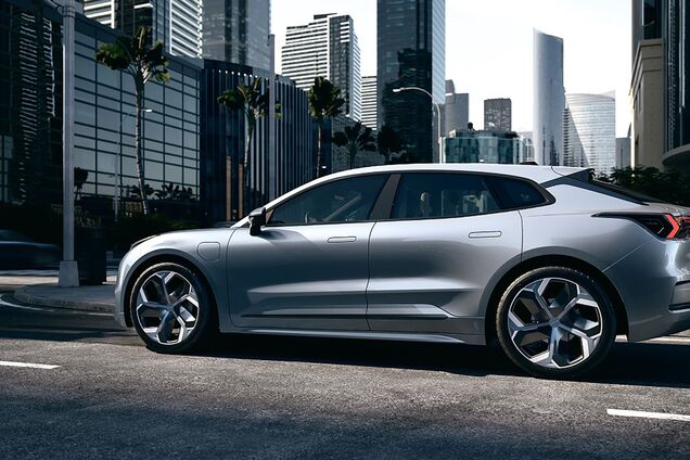 Geely випустила електромобіль в стилі Porsche із запасом ходу 700 км