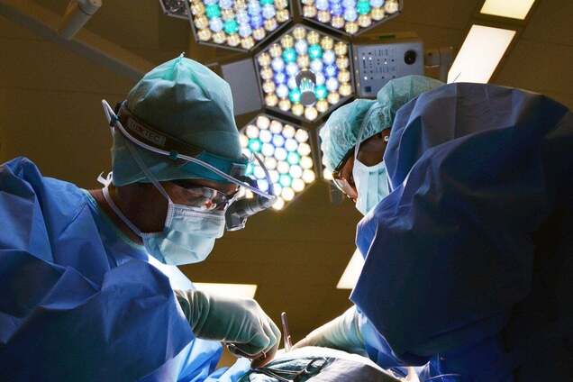 В Днепре спасают ребенка, пострадавшего в ДТП с фурой