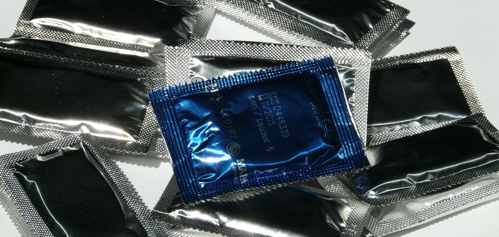 Презервативы планировали продать как новые