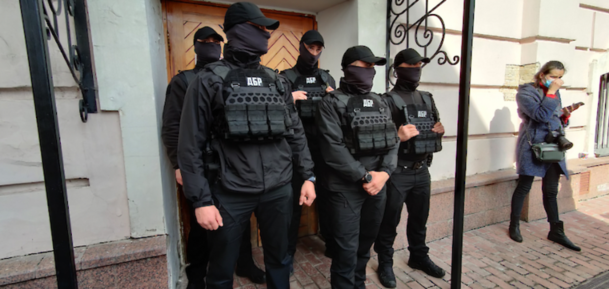 Штурм выставки картин Порошенко: Антикоррупционный суд обязал открыть дело против следователей ГБР