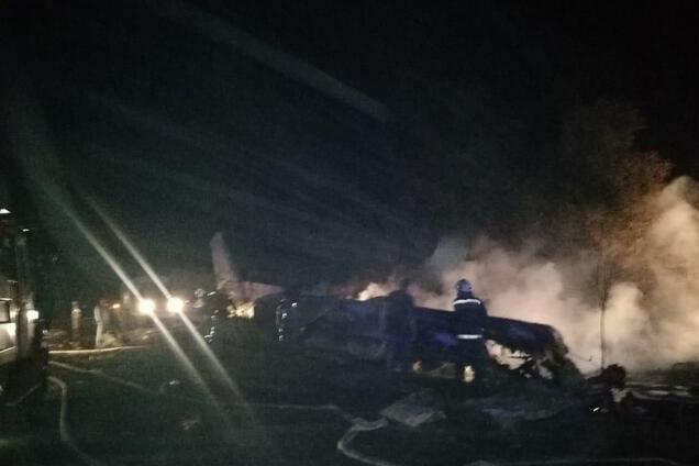 Під час аварії літака під Харковом військові вистрибували на землю. Відео