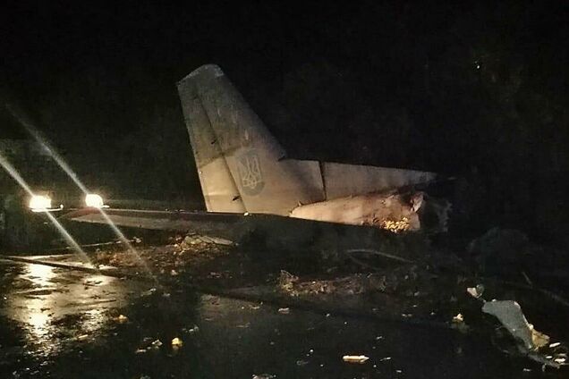 Курсант выпрыгивал с самолета на ходу