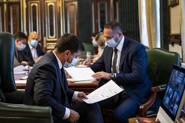 Зеленский провел совещание по авиакатастрофе Ан-26