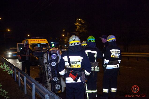У Дніпрі в результаті ДТП з переворотом постраждав чоловік. Фото з місця аварії