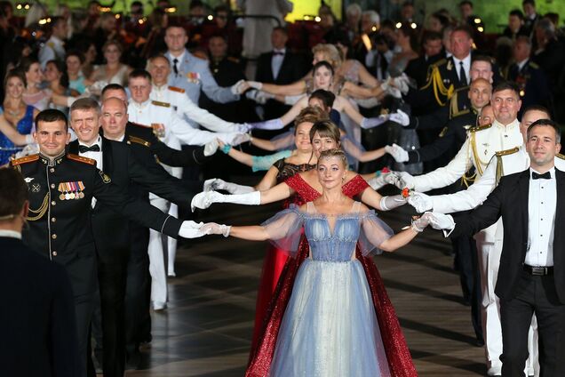 В Крыму устроили бал в разгар пандемии