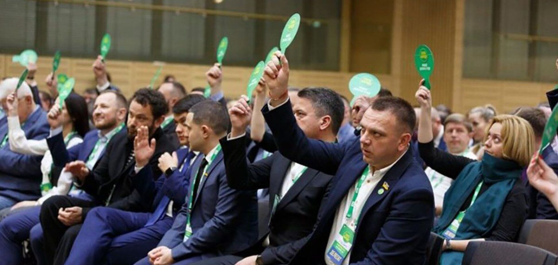 У 'Слузі народу' заявили про розкол і необхідність перезавантаження. Подробиці про засідання фракції