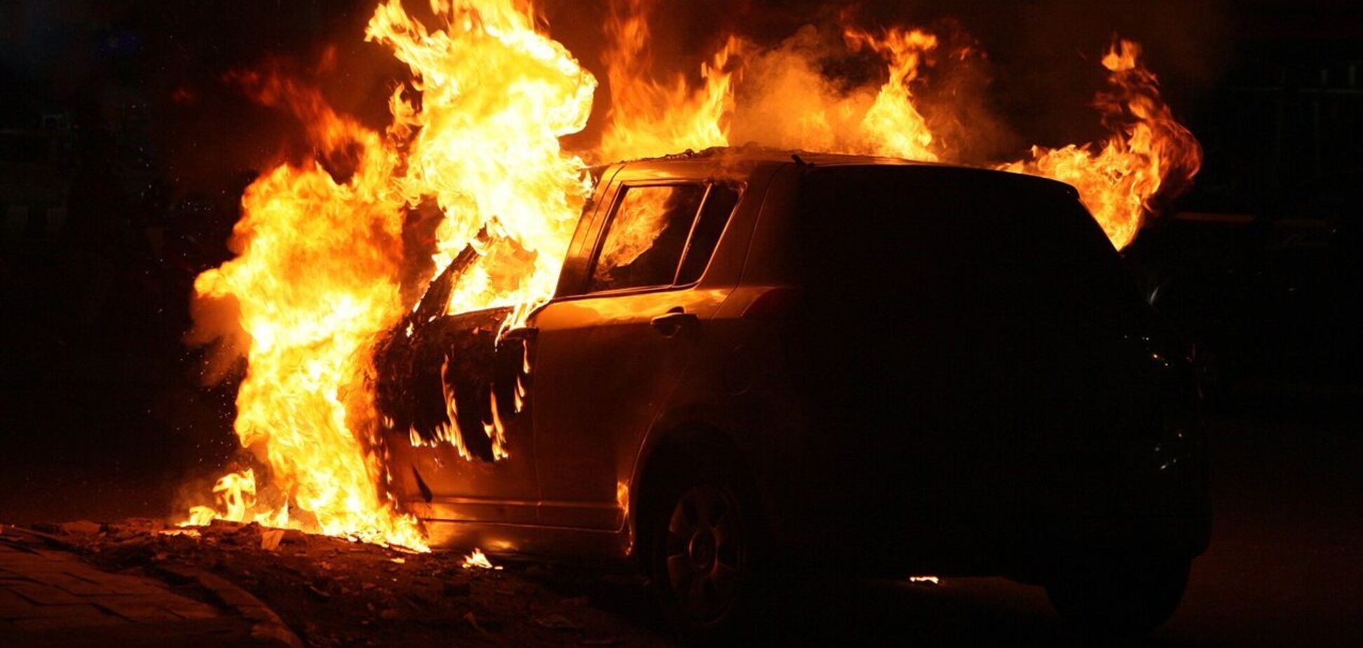 В Днепре массово горели автомобили. Фото