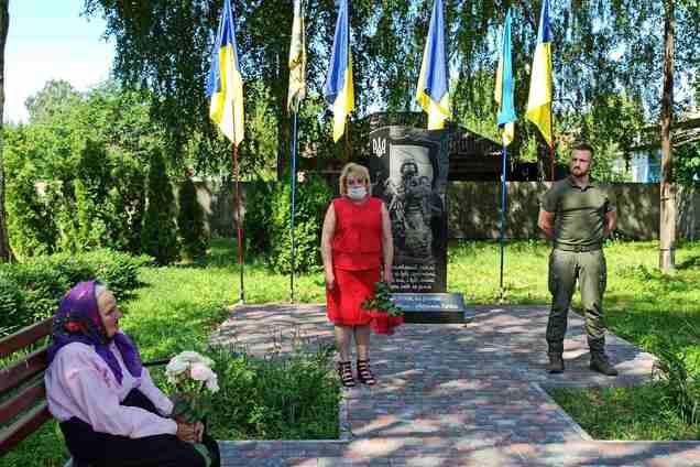 Мемориал погибшим воинам АТО в Талалаевке