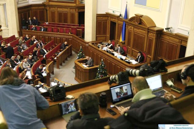 Нардепы прячут от журналистов экраны своих телефонов