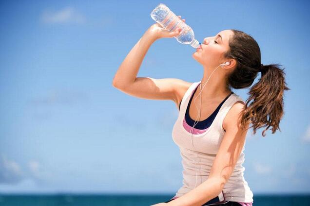 Вода для похудения: диетолог развенчала популярный миф