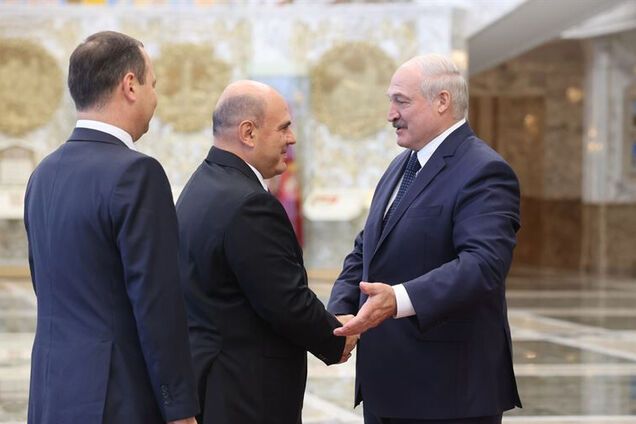 Лукашенко назвав інформацію про отруєння Навального фальсифікацією