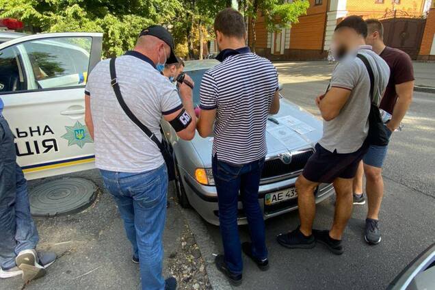 У Дніпрі лжеспівробітник СБУ роз'їжджав по місту з наркотиками