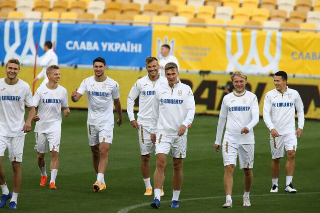 Футболисты сборной Украины