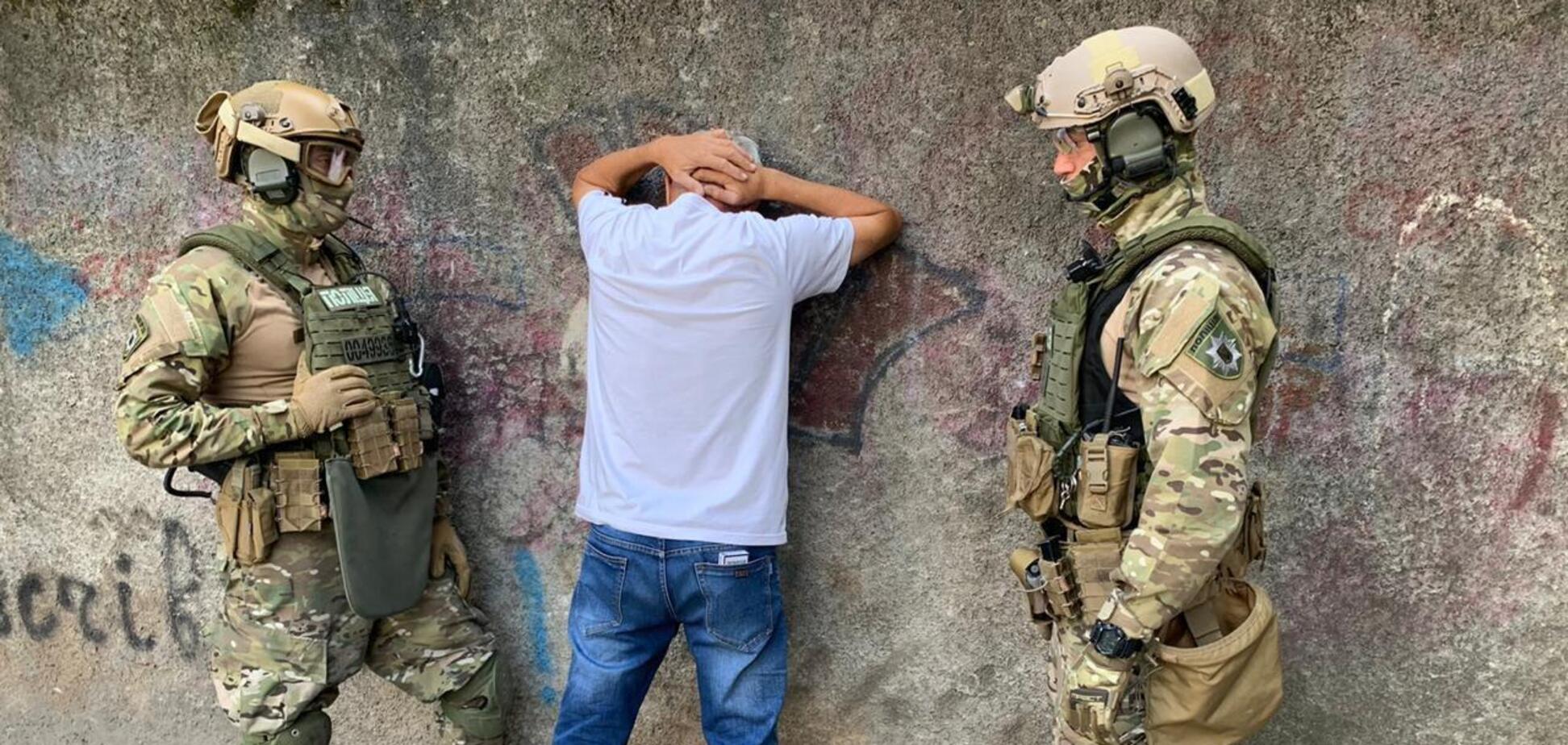 На Дніпропетровщині затримали банду, що вимагала 4 млн гривень