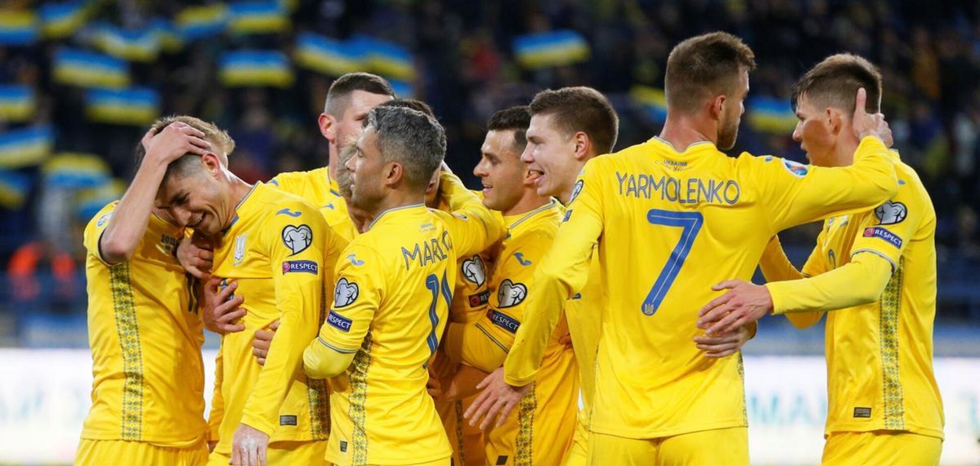 Збірна України святкує гол