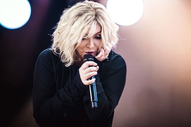 Ірину Білик помітили в обіймах незнайомця