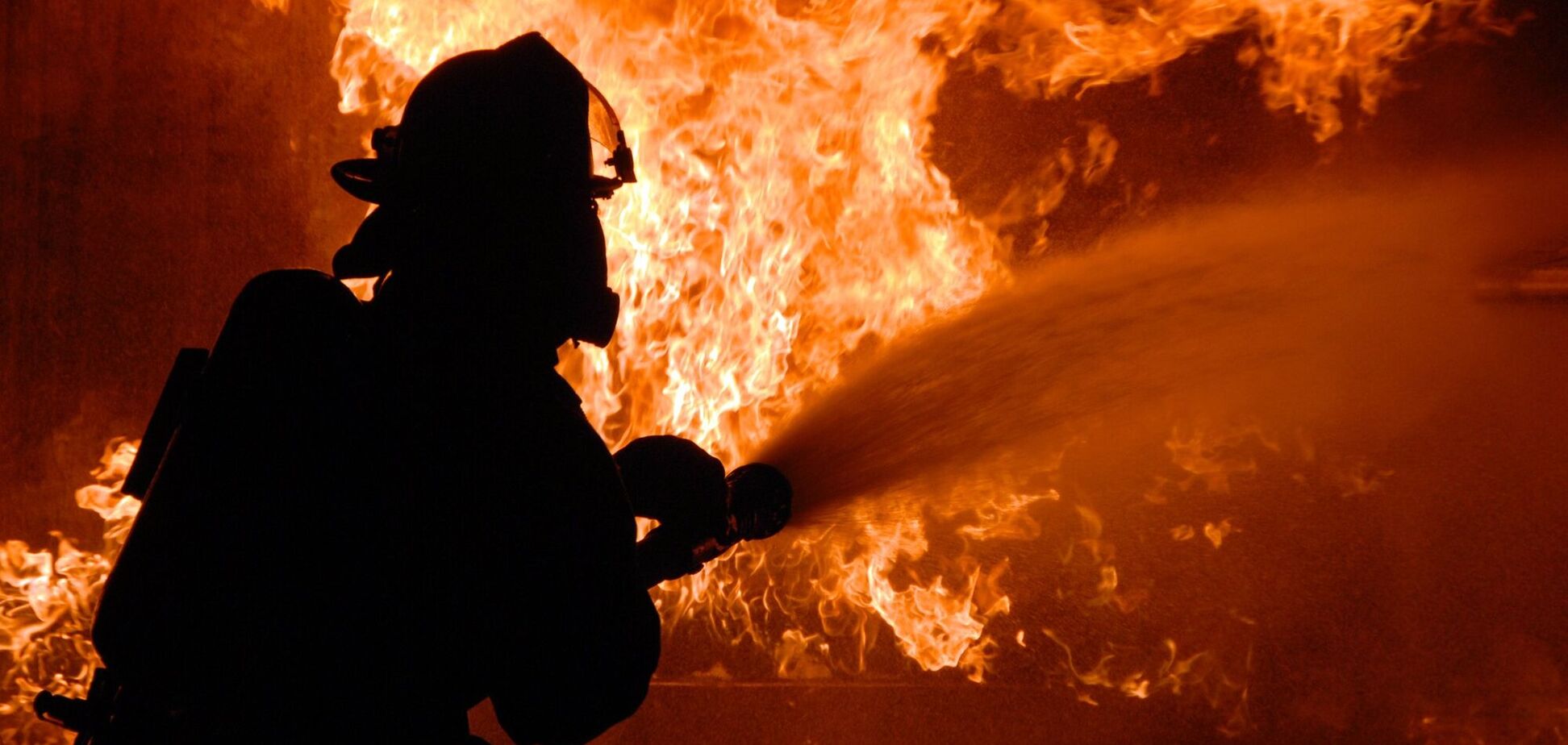 У Дніпрі під час пожежі в будинку постраждала 4-річна дівчинка. Відео