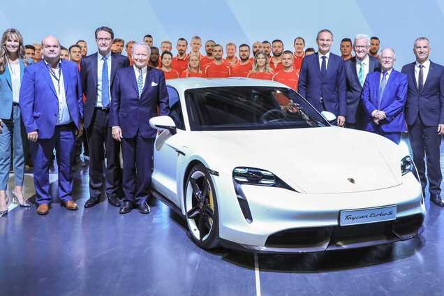 У виробництві Porsche Taycan допоможе Audi. Фото: insideevs.com