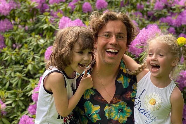 Галкін викликав ажіотаж шкільними знімками своїх дітей-першокласників