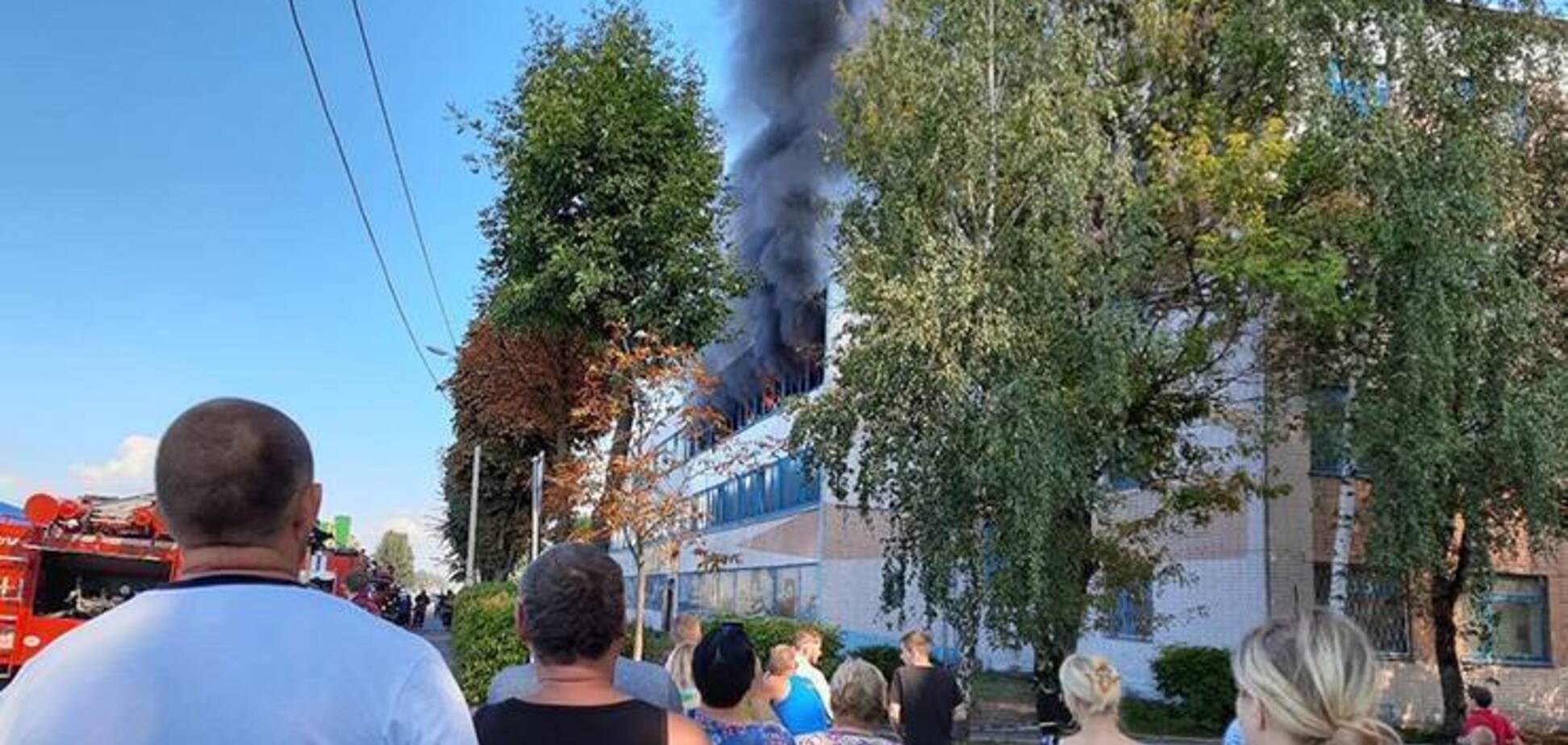 В Беларуси горела фабрика. Видео с места ЧП
