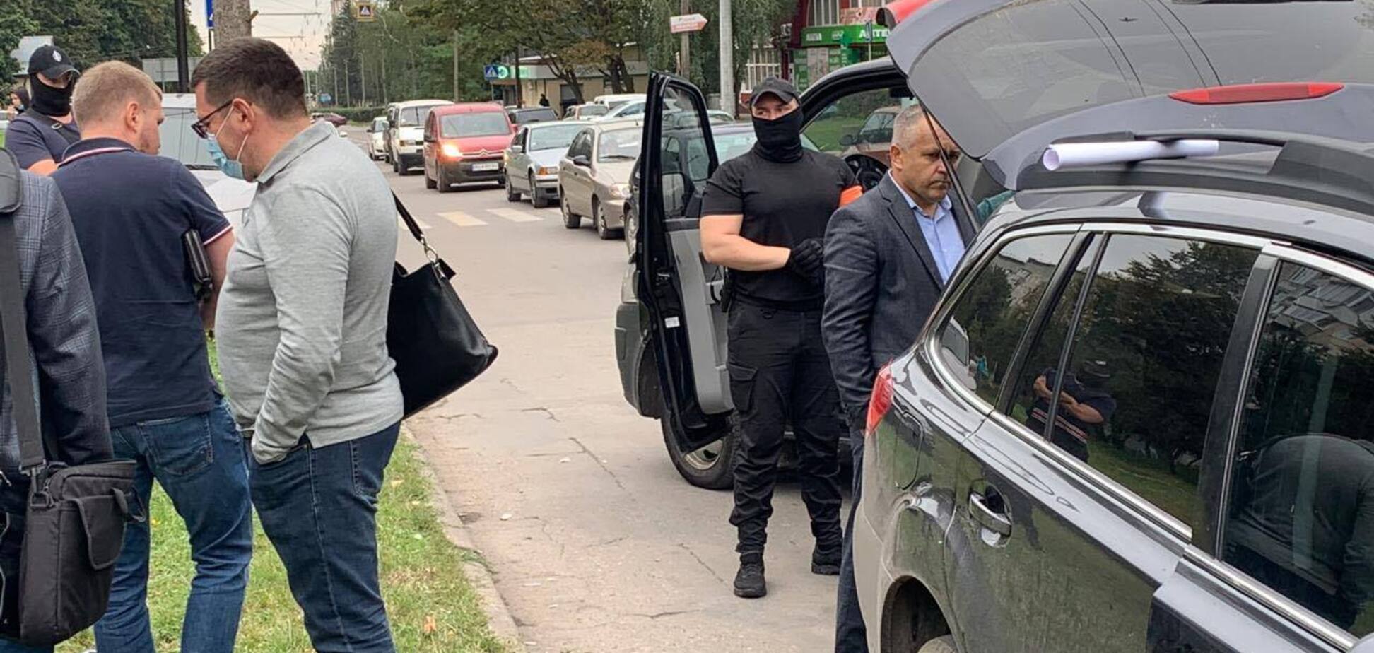 СМИ рассказали о домах и земельных участках задержанного налоговика из Тернополя