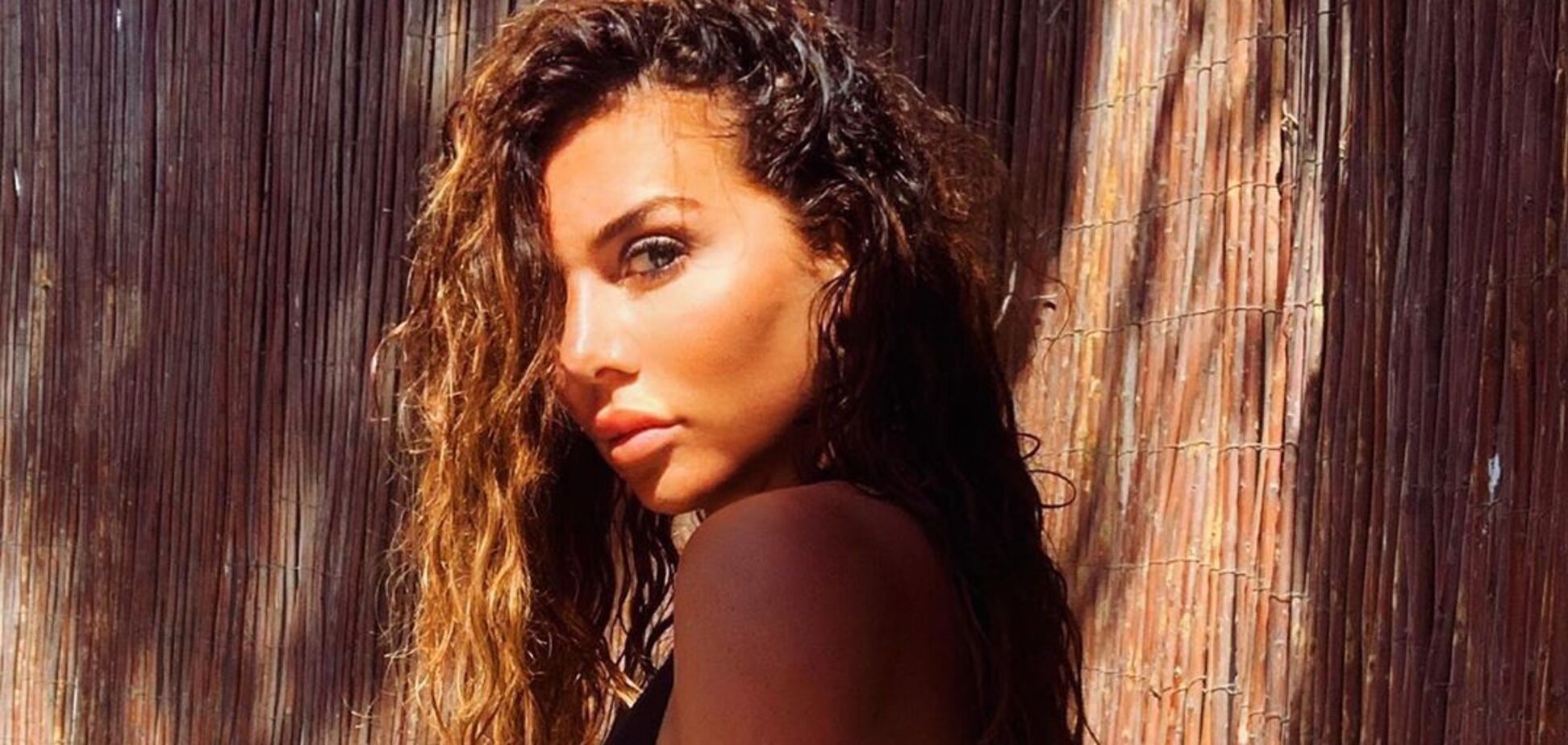 Сєдокова засвітила пишні груди у відвертому купальнику. Фото