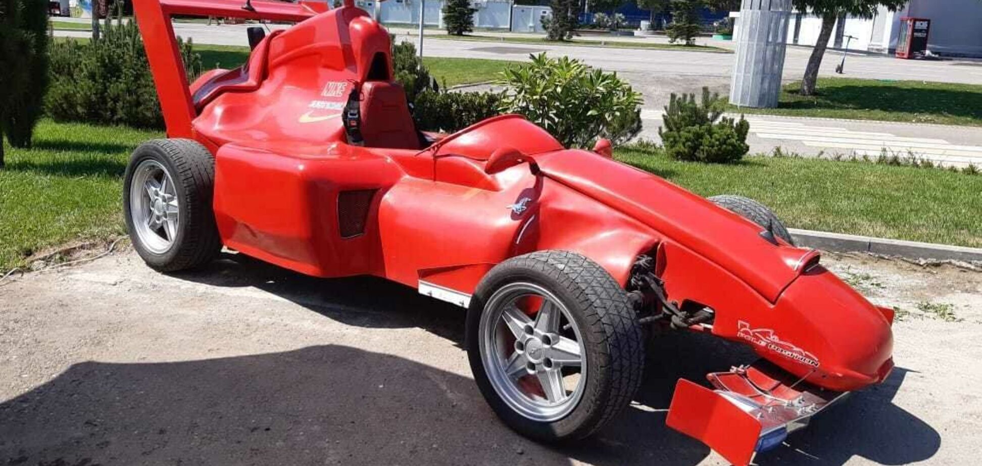 ЗАЗ попытались сделать похожим на Ferrari. Фото: auto.ru