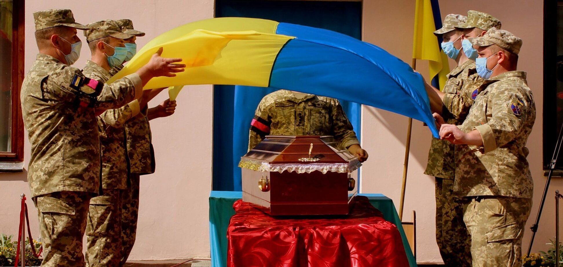 На Днепропетровщине простились с бойцом, подорвавшимся на Донбассе