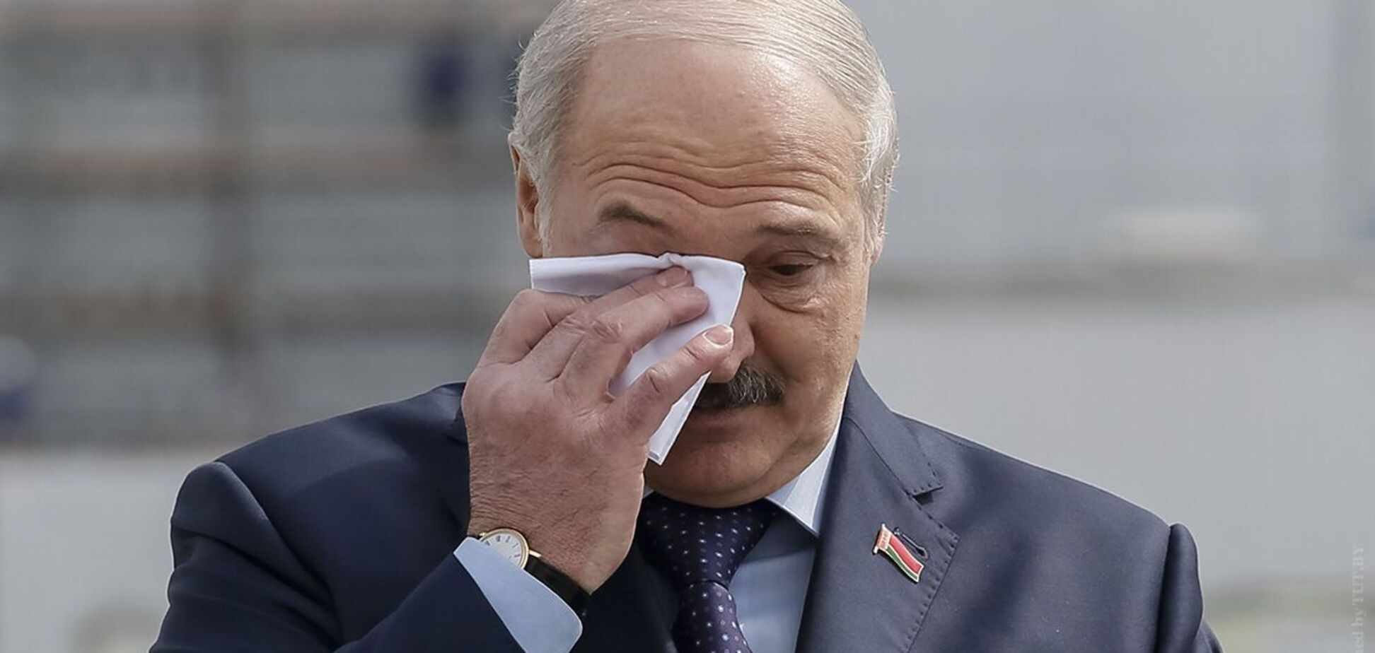 Из выступления Лукашенко вырезали платок для пота