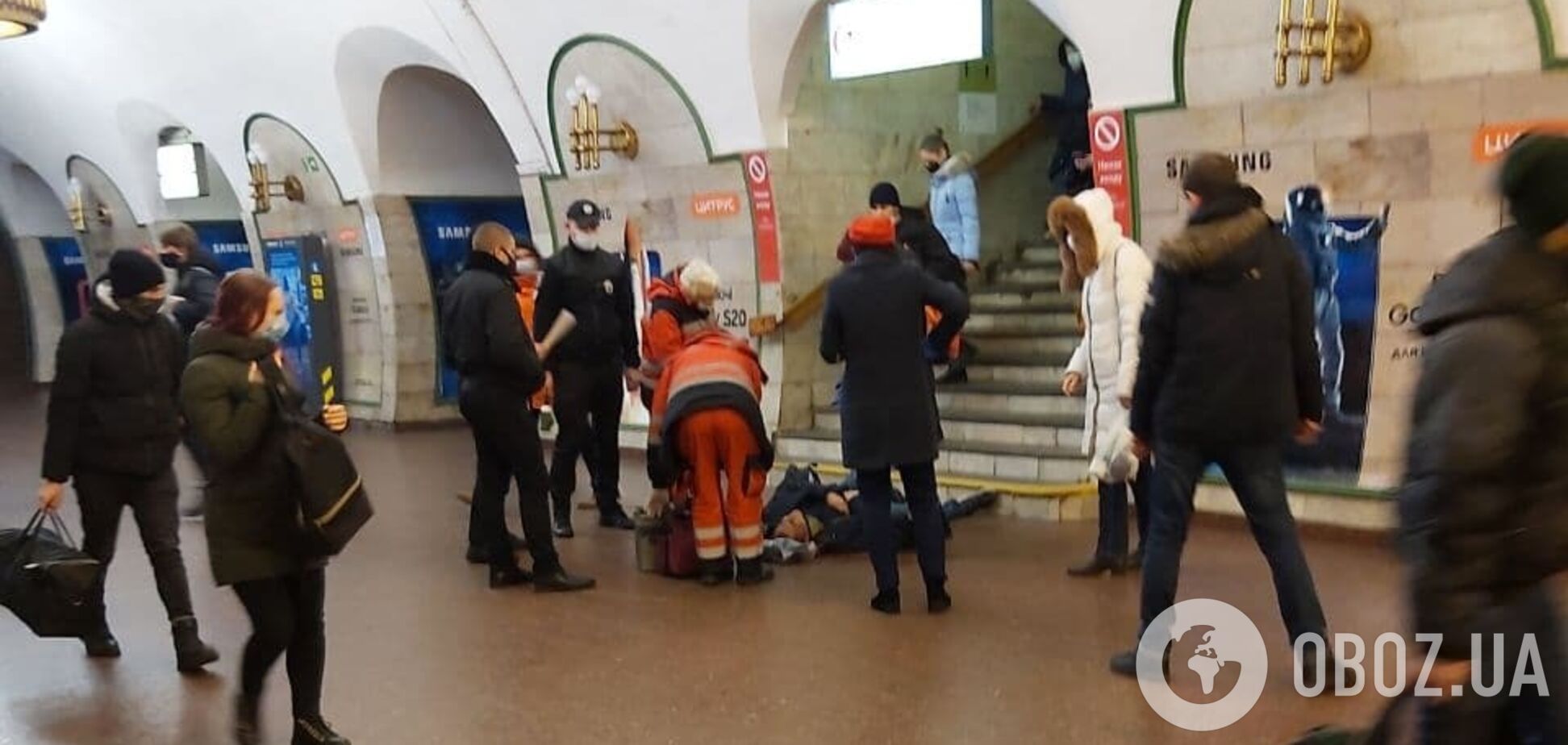 В метро Киева мужчина упал с лестницы