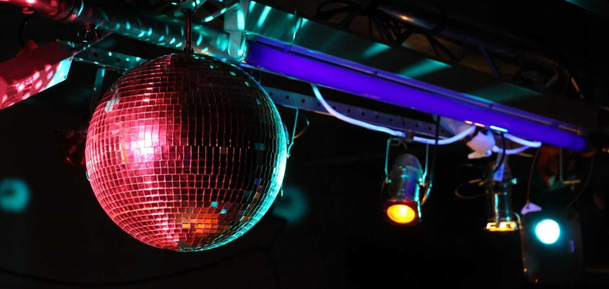 Куля над танцмайданчиком