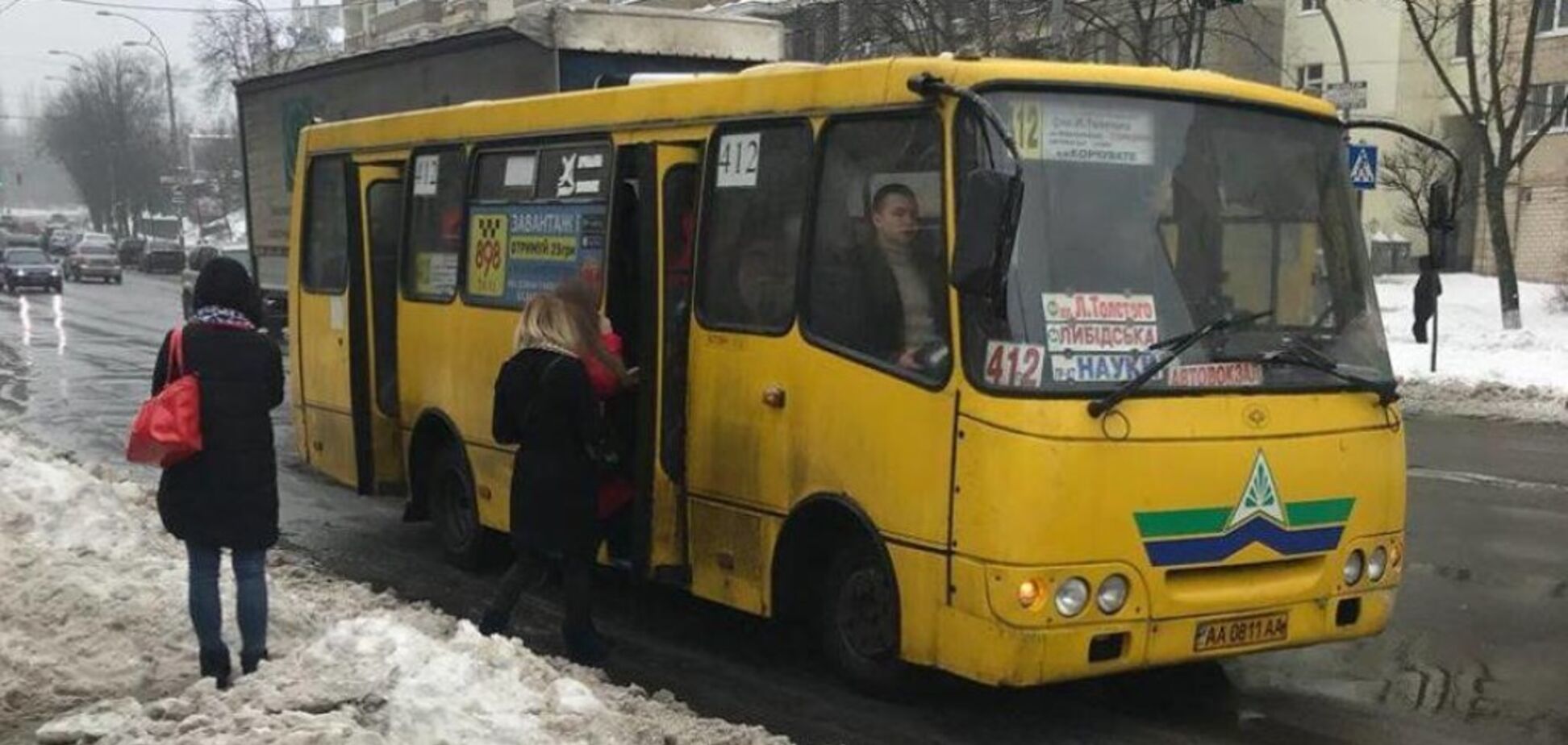 Маршрутки в Києві грубо порушують перший робочий день локдауну