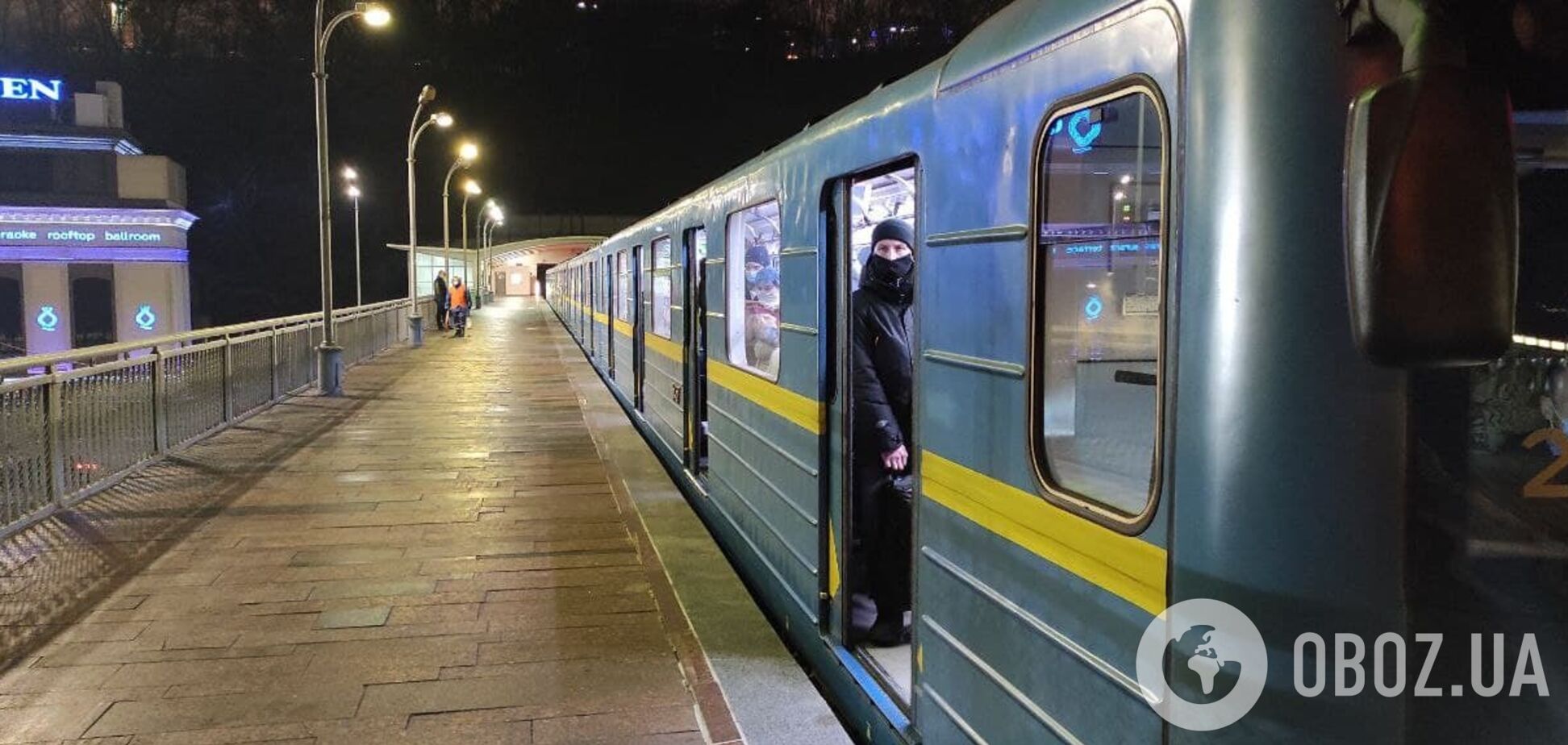 В метро Киева заходили по билетам или за 5 копеек. Исторические фото и видео