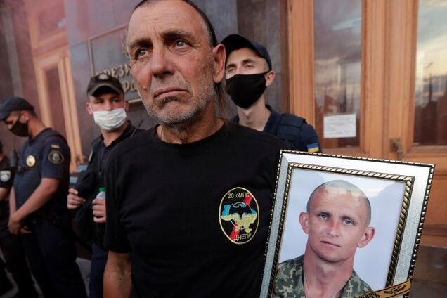 Разведчики Красногрудь и Журавель не нарушили приказ. Они его выполняли