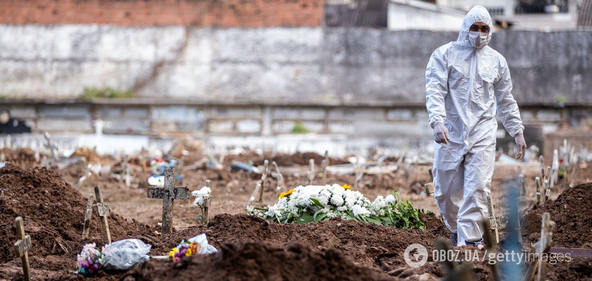 В Бразилии возник коллапс из-за COVID-19: люди умирали на носилках, на кладбище – очереди