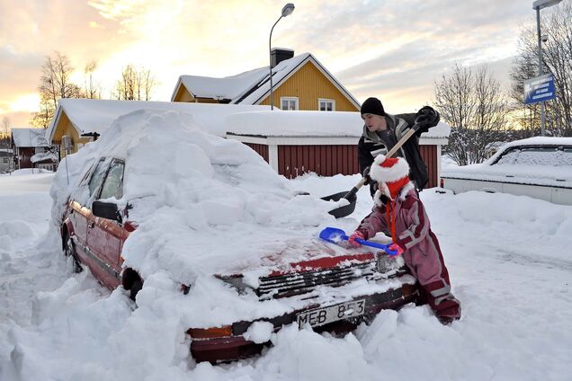 Как правильно очистить машину от снега и льда: простые советы