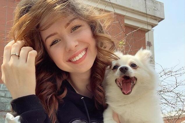 Анастасія Зінченко із собачкою