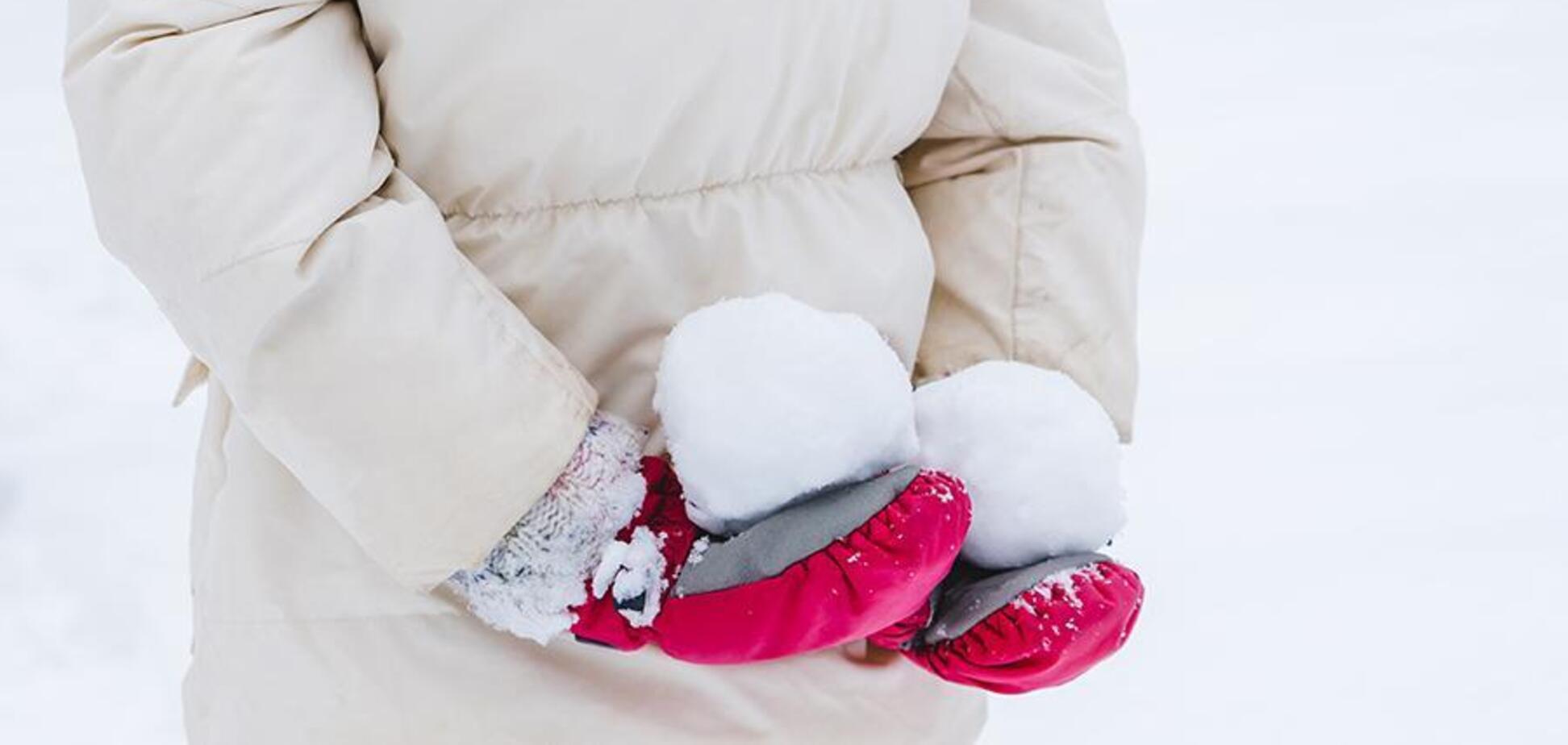 Пенсионерка ранила ножом мужчину за игру в снежки у памятника