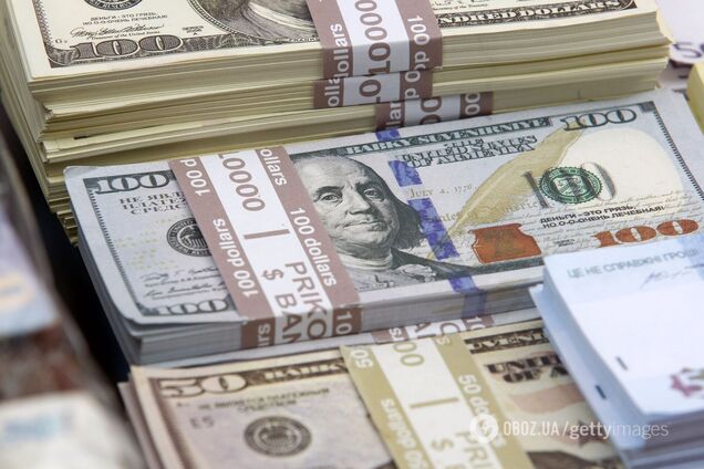Доллар в Украине подешевел за выходные: опубликован курс валют