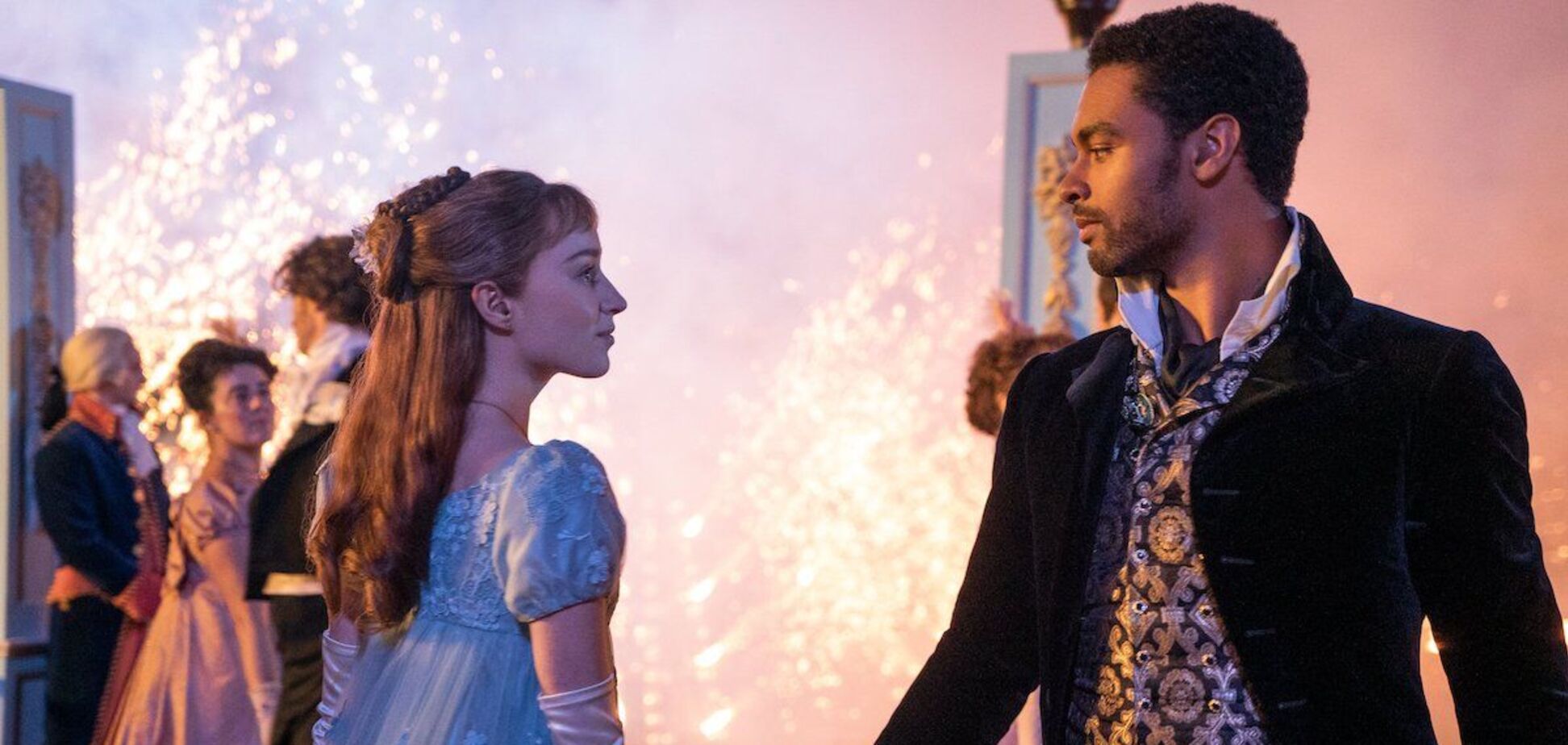 В сети показали закулисье сериала 'Бриджертоны'. Видео