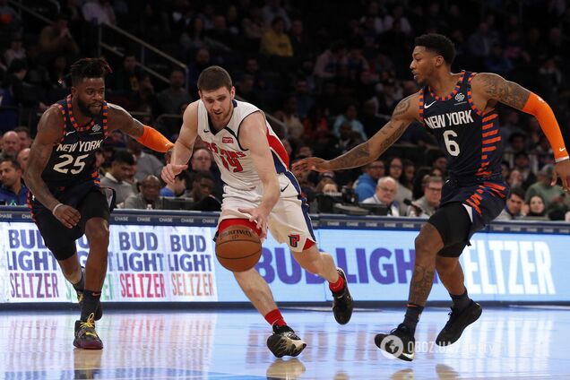 Святослав Михайлюк в матчі проти 'Нью-Йорк Нікс'