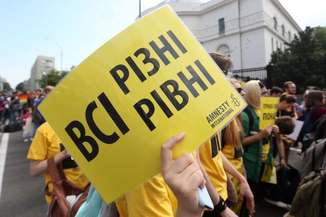 В Николаеве неизвестные пригрозили 'резать родных и поджигать дома' представителей ЛГБТ. Фото и видео