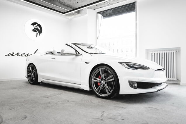 З Tesla Model S зробили кабріолет із двома дверима