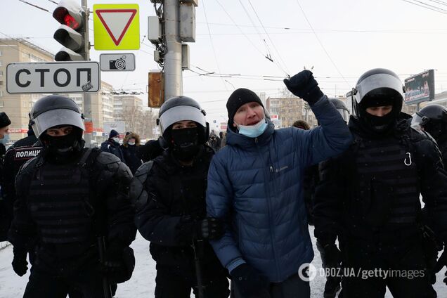 'Ми тут влада, Путіне, йди геть'! З'явилися відео протестів з усіх куточків Росії